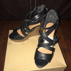 Black wedges